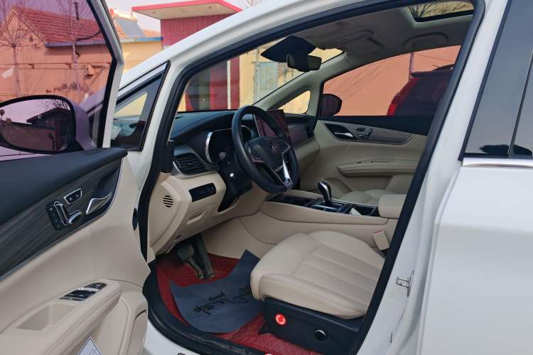 Used BYD Song MAX New Energy 2019 DM 1.5T Smart Connect Zhiyao Model 6 Seats China VI Standard Interior 1