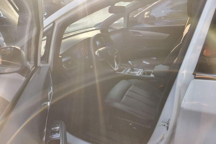 Used BYD Song MAX New Energy 2019 DM 1.5T Smart Connect Advanced 6-Seater China VI Standard Interior 3