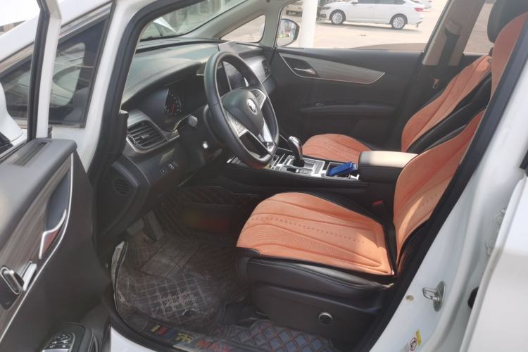 Used BYD Song MAX New Energy 2019 DM 1.5T Smart Connect Advanced 6-Seater China VI Standard Interior 3