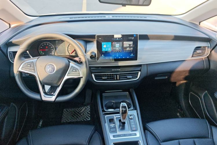 Used BYD Song MAX New Energy 2019 DM 1.5T Smart Connect Advanced 6-Seater China VI Standard Interior 3