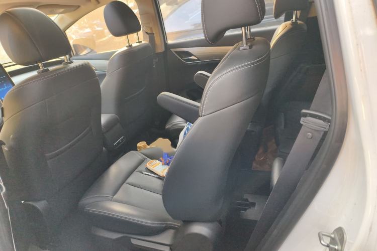 Used BYD Song MAX New Energy 2019 DM 1.5T Smart Connect Advanced 6-Seater China VI Standard Interior 4