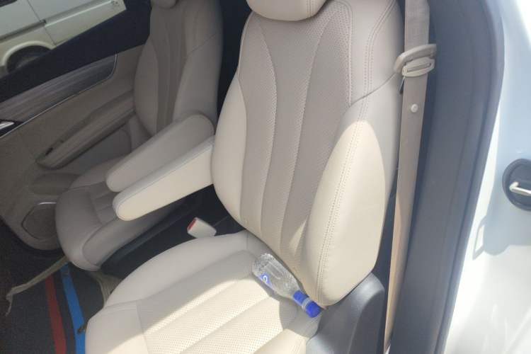 Used BYD Song MAX New Energy 2019 DM 1.5T Smart Connect Zhiyao Model 6 Seats China VI Standard Left Rear Seat
