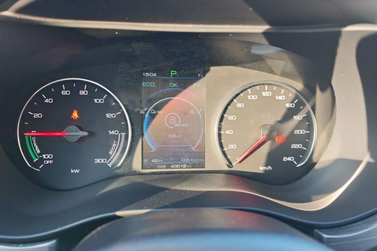 Used BYD Song MAX New Energy 2019 DM 1.5T Smart Connect Advanced 6-Seater China VI Standard Odometer Close Up