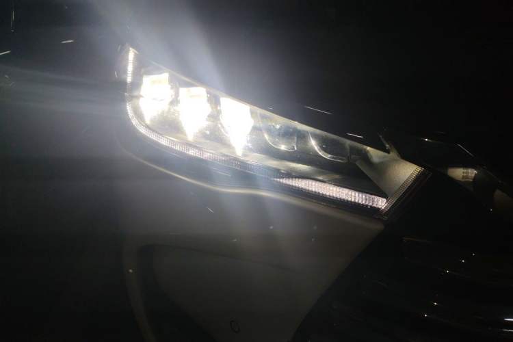 Used BYD Song MAX New Energy 2019 DM 1.5T Smart Connect Zhiyao Model 7 Seats China V Emission Standard Right Front Headlight