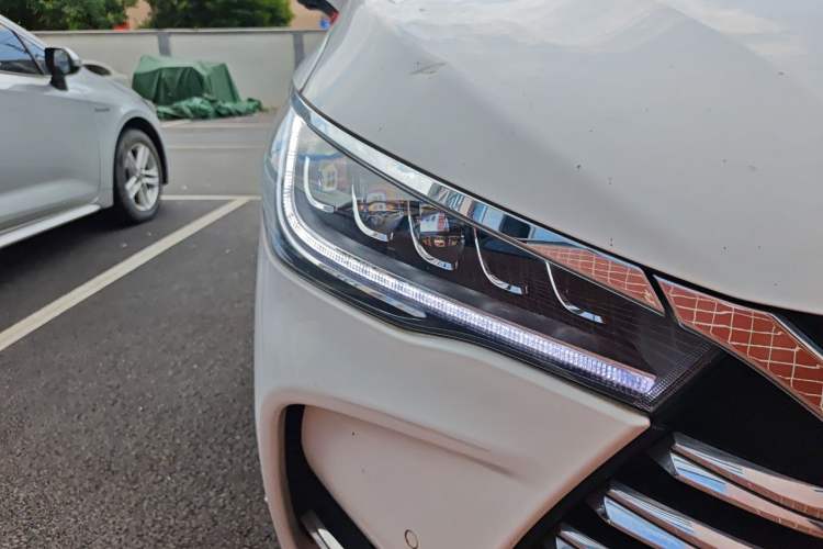 Used BYD Song MAX New Energy 2019 DM 1.5T Smart Connect Zhiyao Model 7 Seats China V Emission Standard Right Front Headlight