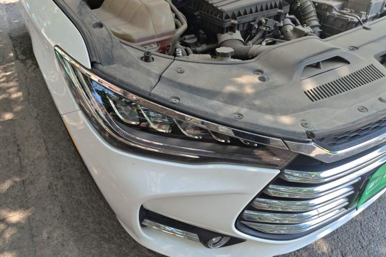 Used BYD Song MAX New Energy 2019 DM 1.5T Smart Connect Enjoyment Model 6 Seats China VI Standard Right Front Headlight