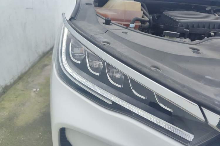 Used BYD Song MAX New Energy 2019 DM 1.5T Smart Connect Advanced 7-Seater China VI Standard Right Front Headlight
