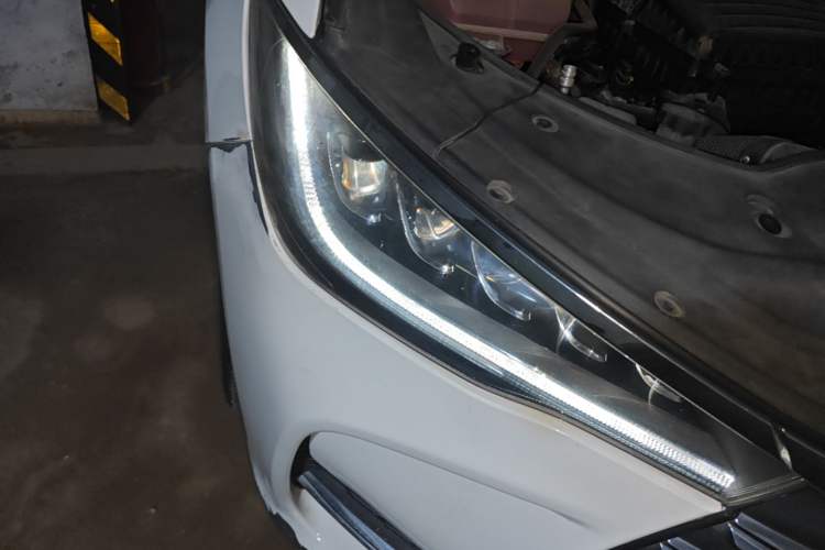 Used BYD Song MAX New Energy 2019 DM 1.5T Smart Connect Enjoyment Model 6-Seater China V Standard Right Front Headlight