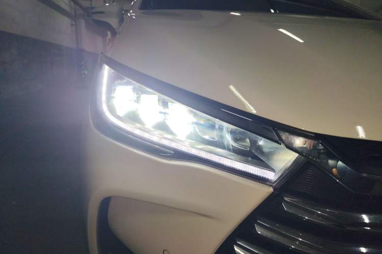 Used BYD Song MAX New Energy 2019 DM 1.5T Smart Connect Zhiyao Model 6 Seats China VI Standard Right Front Headlight