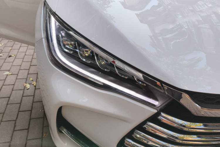 Used BYD Song MAX New Energy 2019 DM 1.5T Smart Connect Advanced Model 6 Seats China V Standard Right Front Headlight