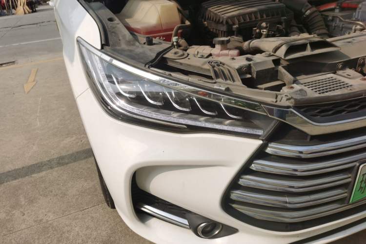 Used BYD Song MAX New Energy 2019 DM 1.5T Smart Connect Advanced 6-Seater China VI Standard Right Front Headlight