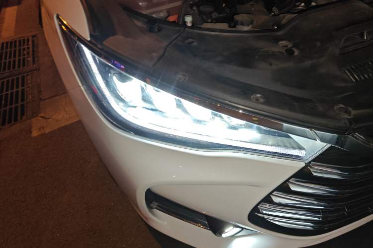 Used BYD Song MAX New Energy 2019 DM 1.5T Smart Connect Advanced 6-Seater China VI Standard Right Front Headlight