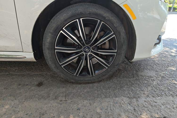 Used BYD Song MAX New Energy 2019 DM 1.5T Smart Connect Enjoyment Model 6 Seats China VI Standard Right Front Wheel Hub
