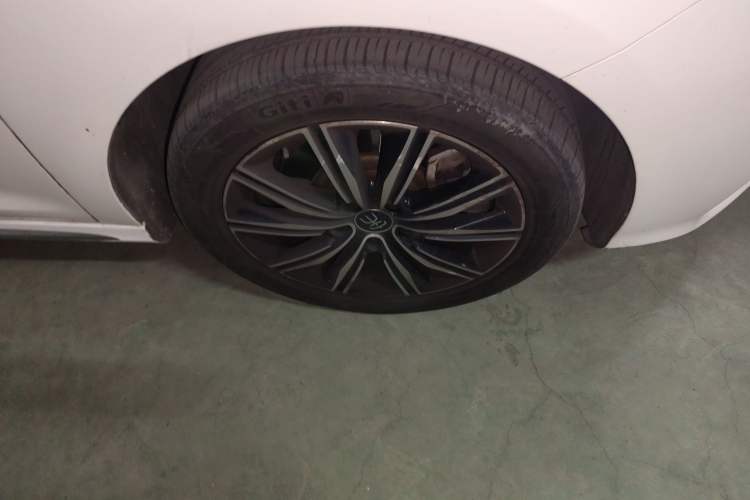 Used BYD Song MAX New Energy 2019 DM 1.5T Smart Connect Zhiyao Model 6 Seats China VI Standard Right Front Wheel Hub