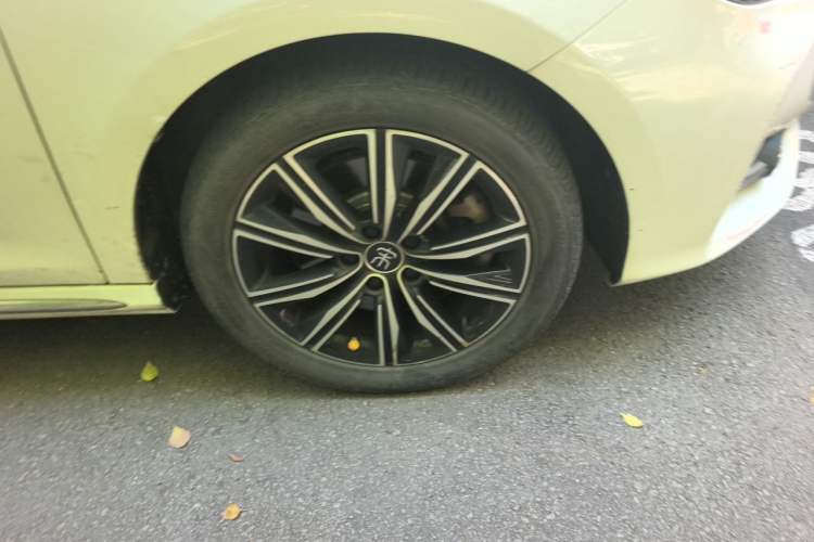 Used BYD Song MAX New Energy 2019 DM 1.5T Smart Connect Enjoyment Model 7 Seats China VI Standard Right Front Wheel Hub