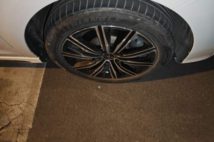 Used BYD Song MAX New Energy 2019 DM 1.5T Smart Connect Advanced 6-Seater China VI Standard Right Front Wheel Hub