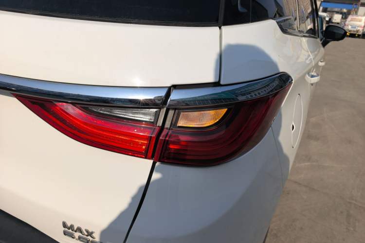 Used BYD Song MAX New Energy 2019 DM 1.5T Smart Connect Zhiyao Model 7 Seats China V Emission Standard Right Rear Taillight