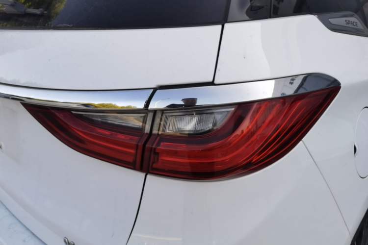 Used BYD Song MAX New Energy 2019 DM 1.5T Smart Connect Zhiyao Model 6 Seats China VI Standard Right Rear Taillight