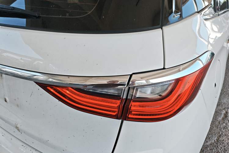 Used BYD Song MAX New Energy 2019 DM 1.5T Smart Connect Advanced 7-Seater China VI Standard Right Rear Taillight
