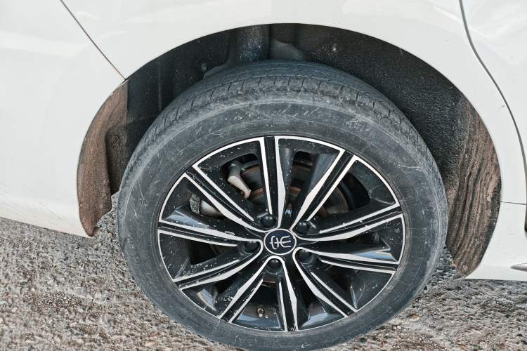 Used BYD Song MAX New Energy 2019 DM 1.5T Smart Connect Advanced 7-Seater China VI Standard Right Rear Wheel Hub