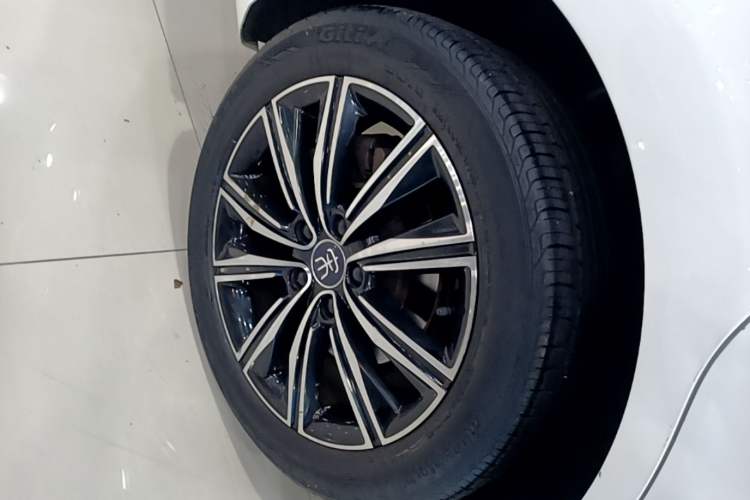 Used BYD Song MAX New Energy 2019 DM 1.5T Smart Connect Enjoyment Model 6 Seats China VI Standard Right Rear Wheel Hub
