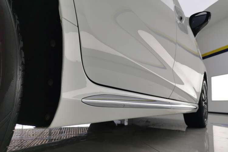 Used BYD Song MAX New Energy 2019 DM 1.5T Smart Connect Advanced 7-Seater China VI Standard Right Side Sill