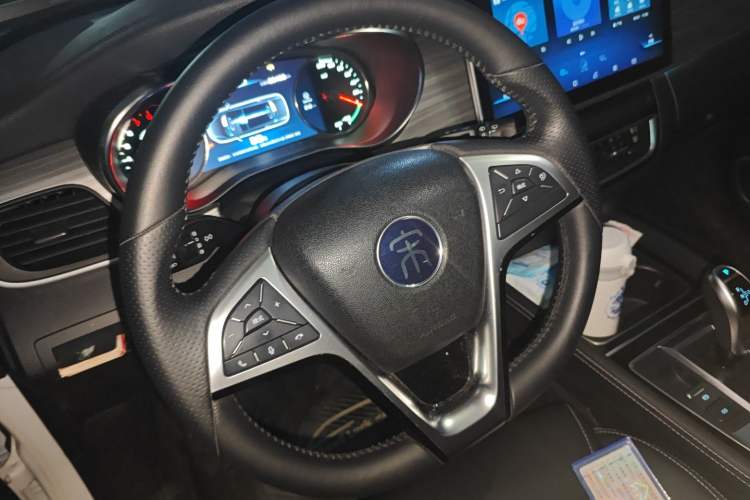 Used BYD Song MAX New Energy 2019 DM 1.5T Smart Connect Enjoyment Model 6-Seater China V Standard Steering Wheel