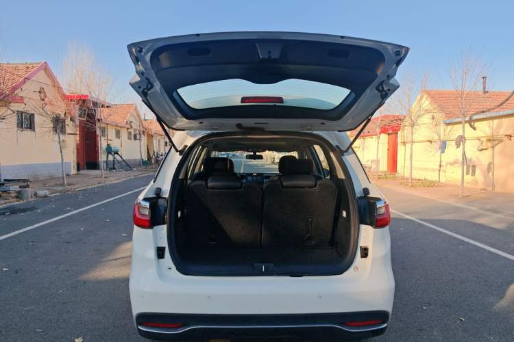 Used BYD Song MAX New Energy 2019 DM 1.5T Smart Connect Advanced 6-Seater China VI Standard Trunk