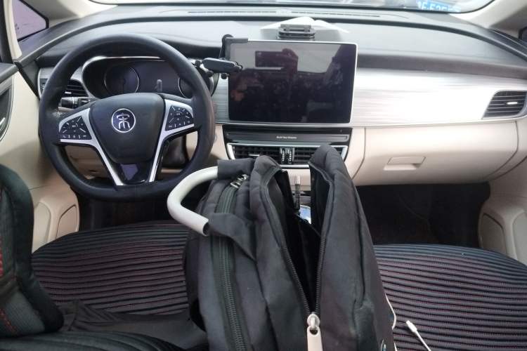 Used BYD Song MAX New Energy 2019 DM 1.5T Smart Connect Zhiyao Model 6-Seater China V Emission Standard Center Console