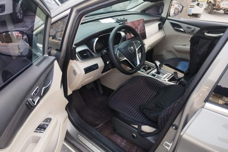 Used BYD Song MAX New Energy 2019 DM 1.5T Smart Connect Zhiyao Model 6-Seater China V Emission Standard Driver Seat
