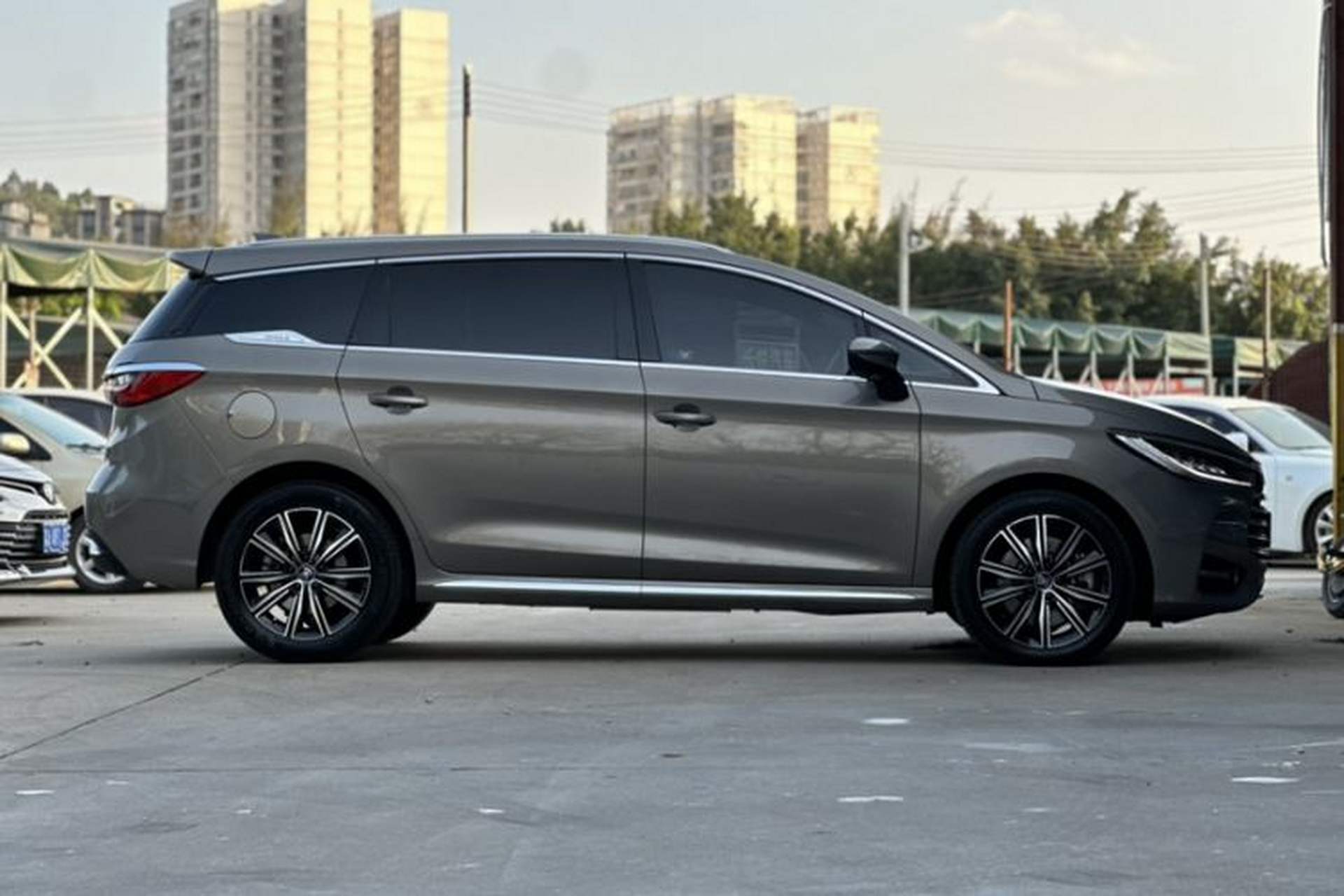 Used BYD Song MAX New Energy 2019 DM 1.5T Smart Connect Zhiyao Model 6-Seater China V Emission Standard Exterior 4