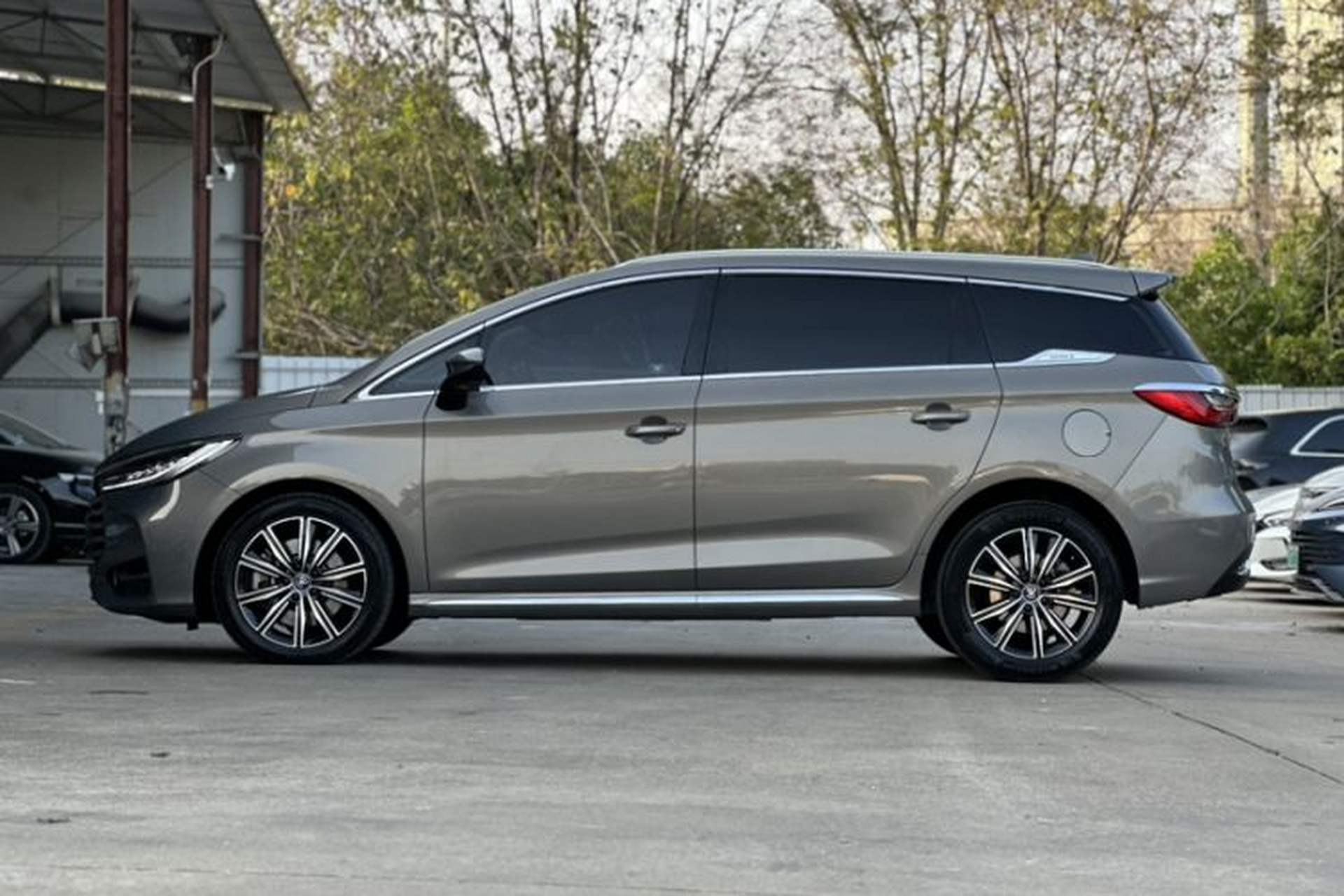 Used BYD Song MAX New Energy 2019 DM 1.5T Smart Connect Zhiyao Model 6-Seater China V Emission Standard Exterior 8