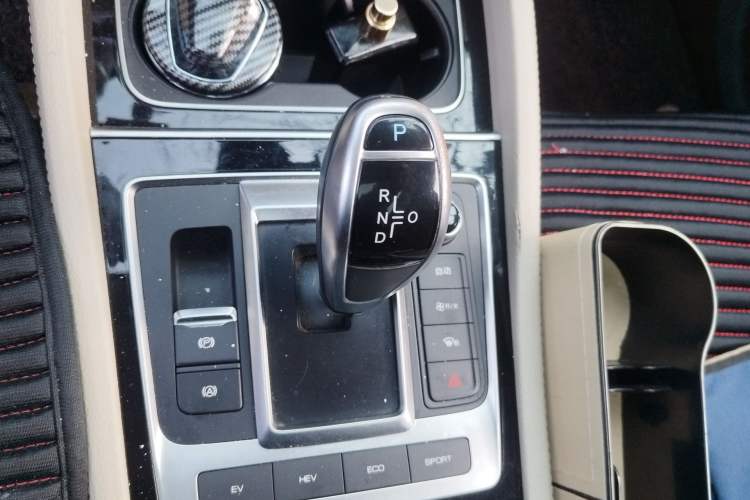 Used BYD Song MAX New Energy 2019 DM 1.5T Smart Connect Zhiyao Model 6-Seater China V Emission Standard Gear Lever