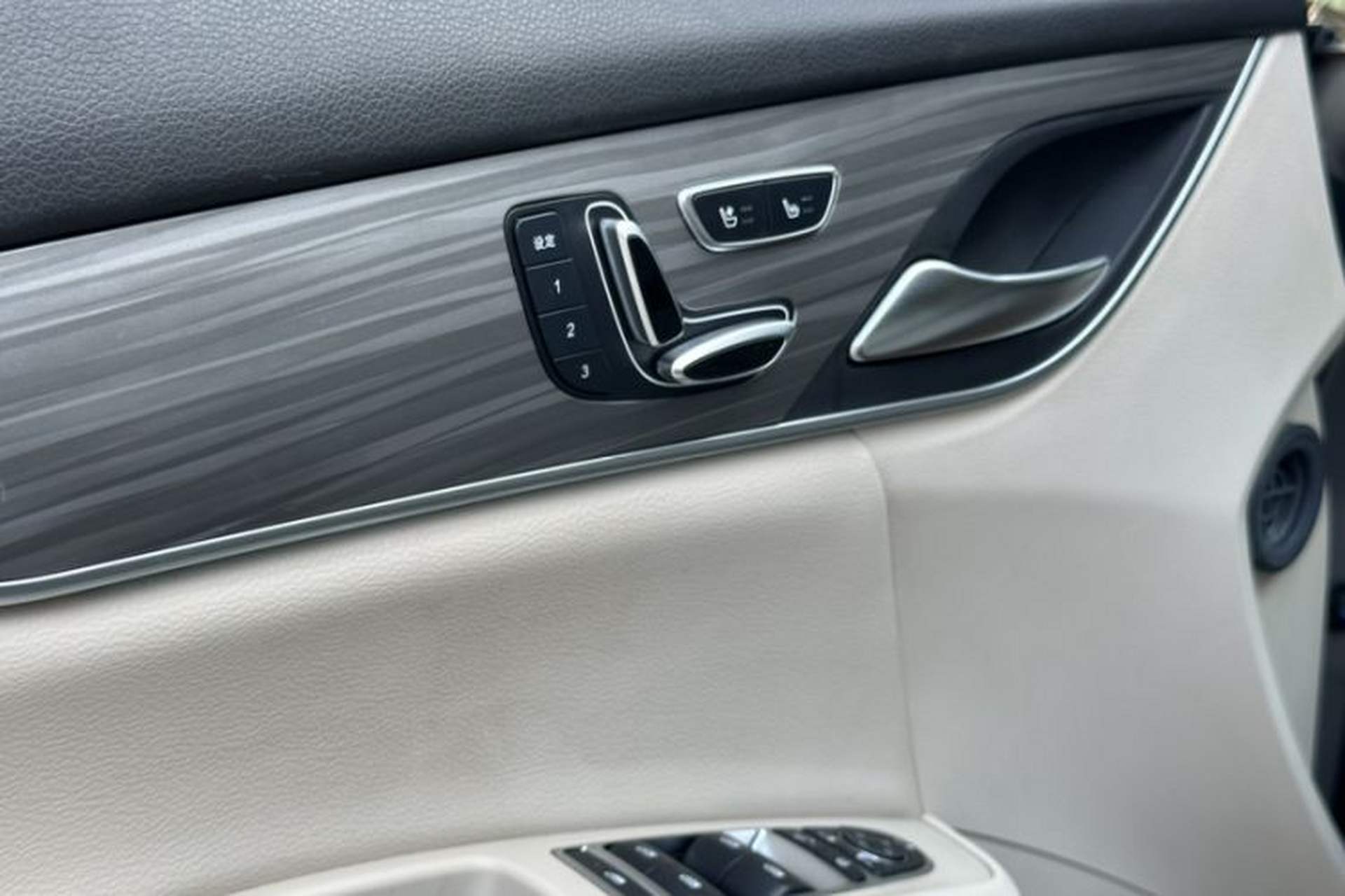Used BYD Song MAX New Energy 2019 DM 1.5T Smart Connect Zhiyao Model 6-Seater China V Emission Standard Interior 4