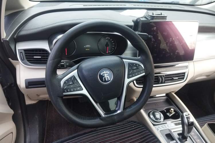 Used BYD Song MAX New Energy 2019 DM 1.5T Smart Connect Zhiyao Model 6-Seater China V Emission Standard Steering Wheel