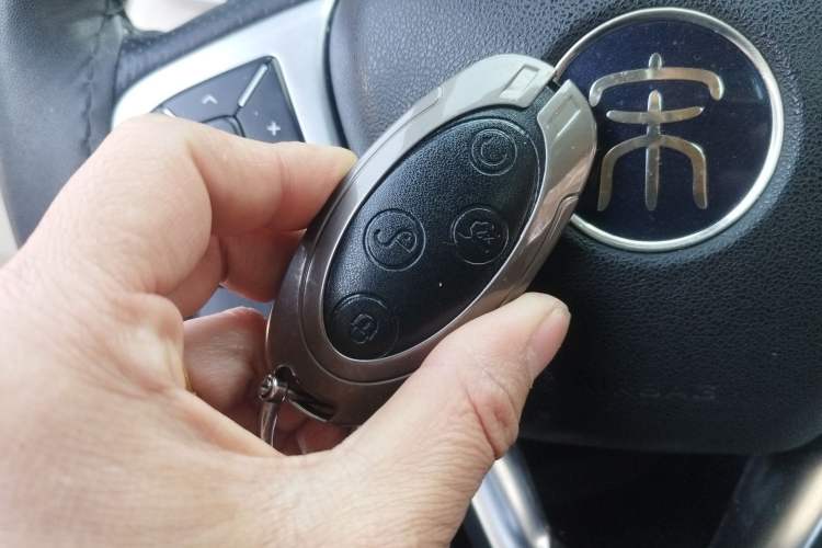 Used BYD Song MAX New Energy 2019 DM 1.5T Smart Connect Zhiyao Model 6-Seater China V Emission Standard Vehicle Key
