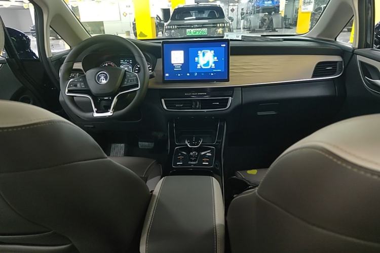 Used BYD Song MAX New Energy 2022 DM-i 105KM Prestige Model Center Console