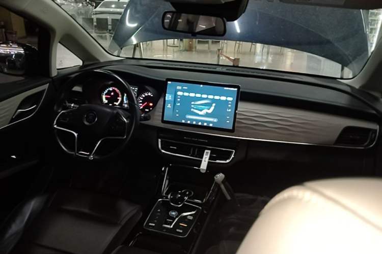 Used BYD Song MAX New Energy 2022 DM-i 105KM Flagship Model Center Console