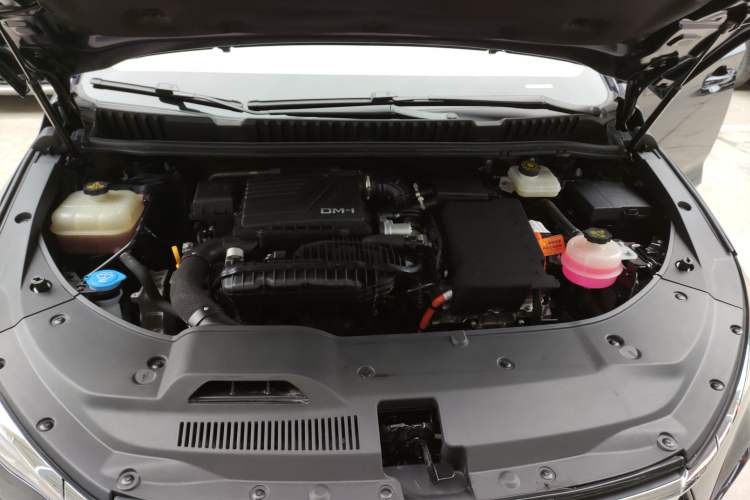 Used BYD Song MAX New Energy 2022 DM-i 105KM Flagship Model Engine Bay