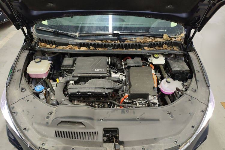 Used BYD Song MAX New Energy 2022 DM-i 105KM Prestige Model Engine Bay