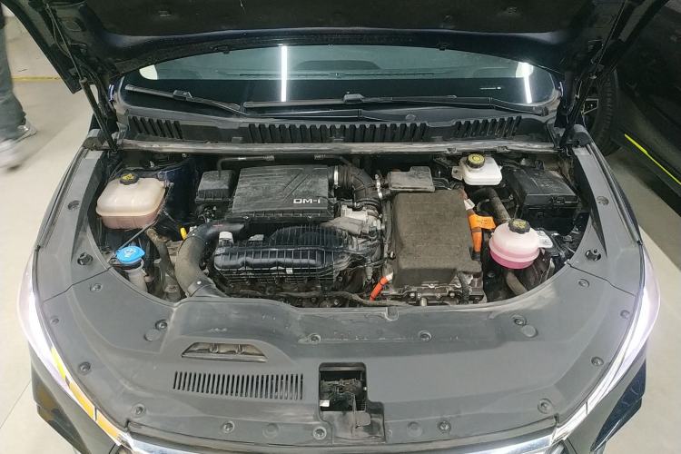 Used BYD Song MAX New Energy 2022 DM-i 105KM Prestige Model Engine Bay