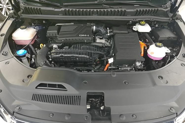 Used BYD Song MAX New Energy 2022 DM-i 105KM Prestige Model Engine Bay