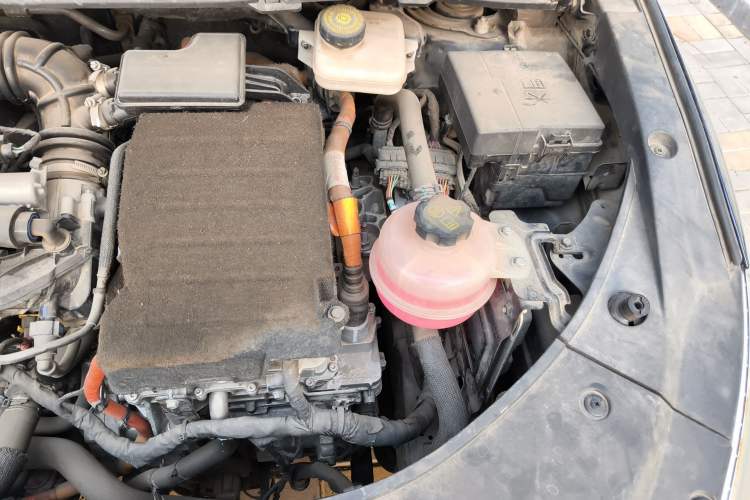 Used BYD Song MAX New Energy 2022 DM-i 105KM Flagship Model Engine Bay Left