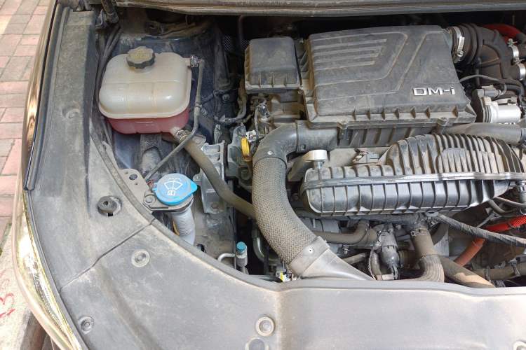 Used BYD Song MAX New Energy 2022 DM-i 105KM Flagship Model Engine Bay Right