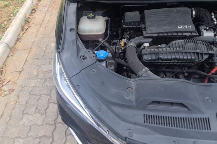 Used BYD Song MAX New Energy 2022 DM-i 105KM Flagship Model Engine Bay Right