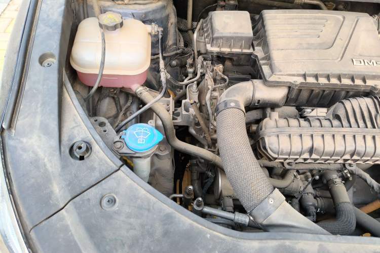 Used BYD Song MAX New Energy 2022 DM-i 105KM Flagship Model Engine Bay Right