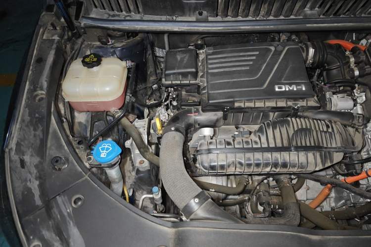 Used BYD Song MAX New Energy 2022 DM-i 105KM Prestige Model Engine Bay Right