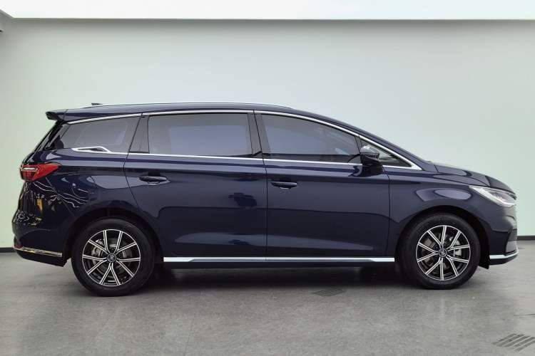 Used BYD Song MAX New Energy 2022 DM-i 105KM Prestige Model Exterior 5