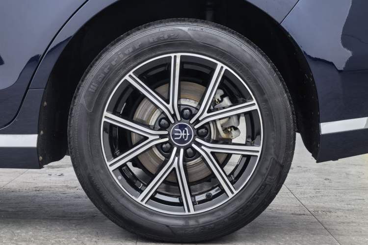 Used BYD Song MAX New Energy 2022 DM-i 105KM Prestige Model Exterior 7