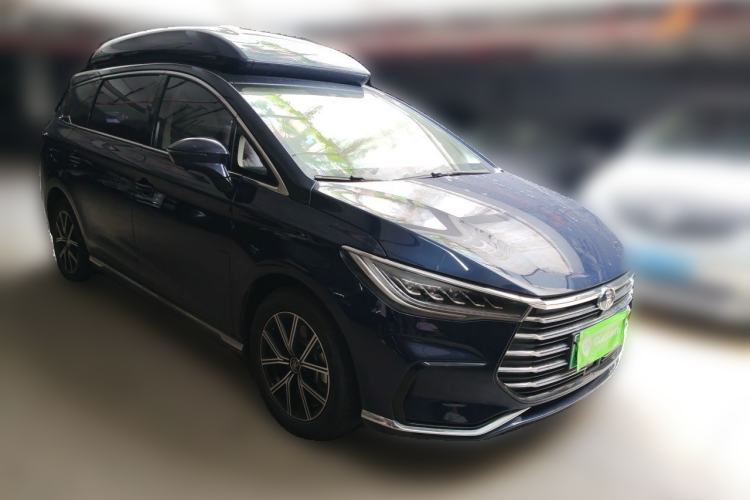 Used BYD Song MAX New Energy 2022 DM-i 105KM Executive Edition Front Right 45 Deg